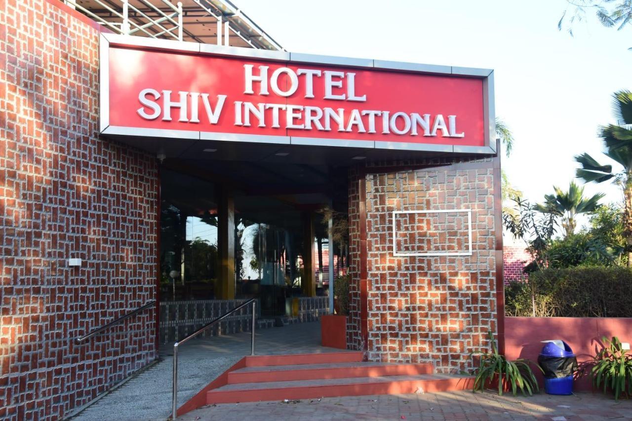 Hotel Shiv International Bhachau Extérieur photo