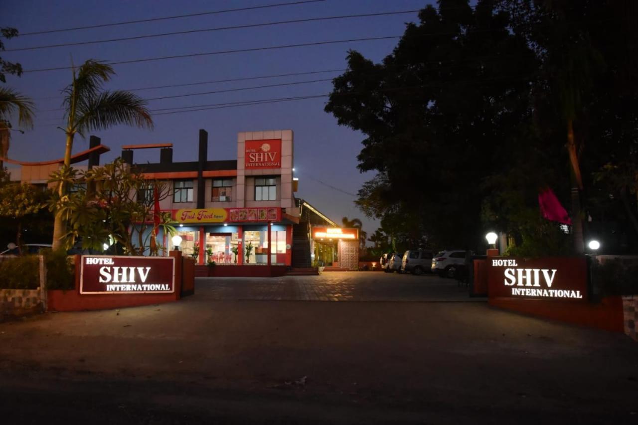 Hotel Shiv International Bhachau Extérieur photo