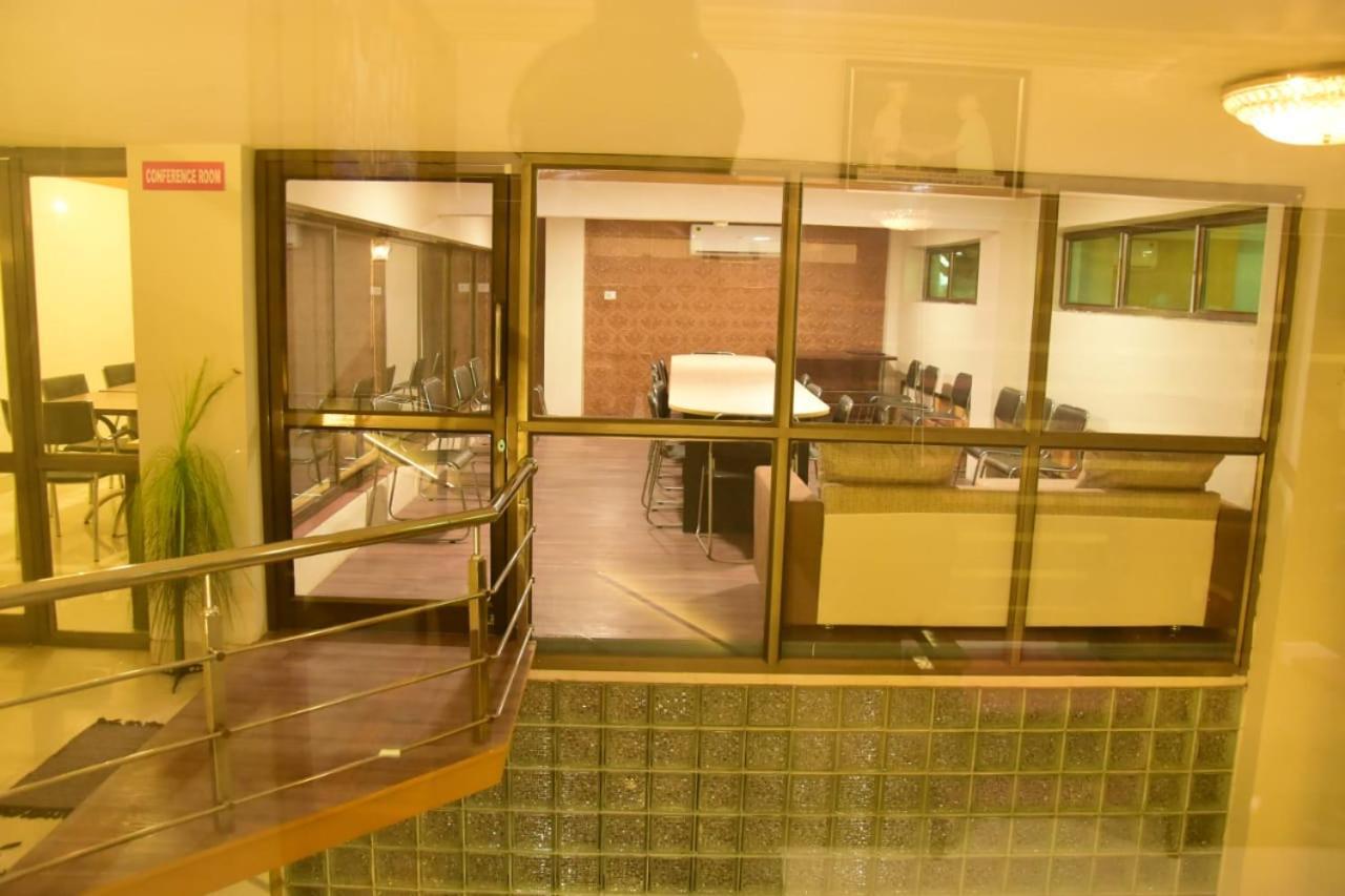 Hotel Shiv International Bhachau Extérieur photo