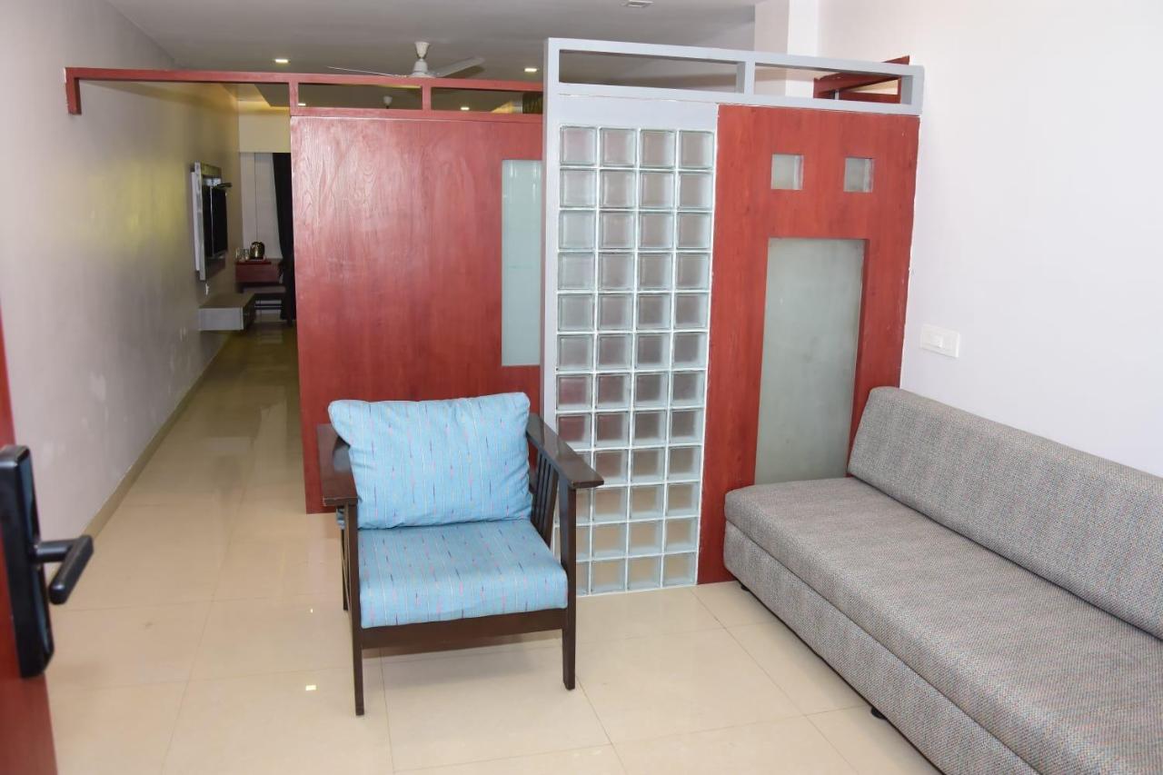 Hotel Shiv International Bhachau Extérieur photo