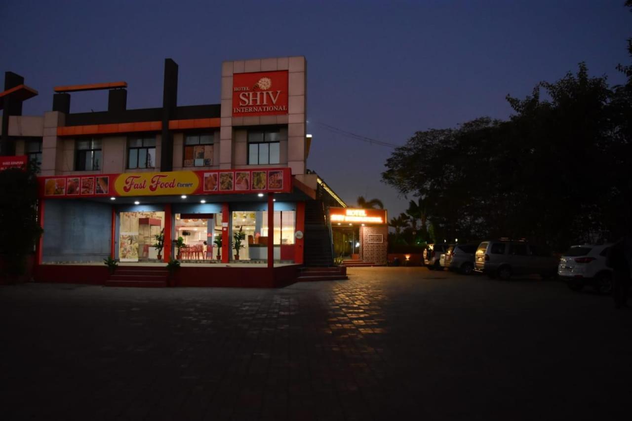 Hotel Shiv International Bhachau Extérieur photo
