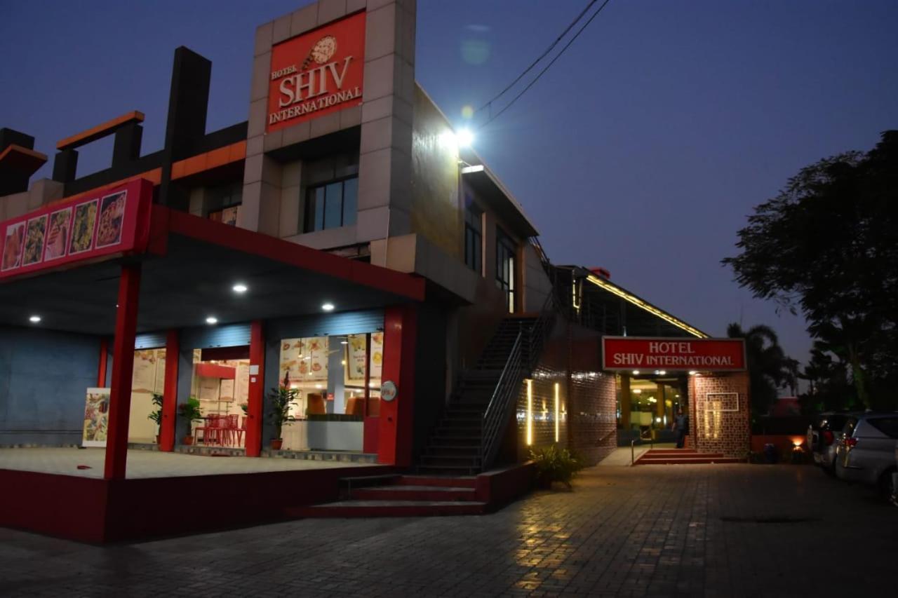 Hotel Shiv International Bhachau Extérieur photo
