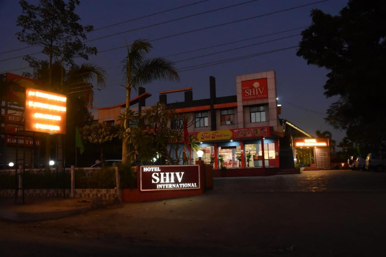 Hotel Shiv International Bhachau Extérieur photo