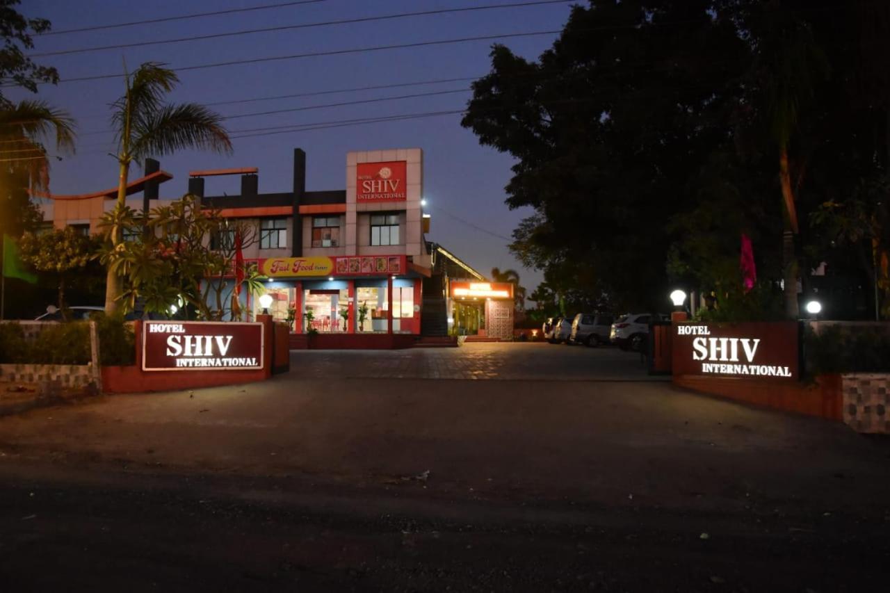 Hotel Shiv International Bhachau Extérieur photo
