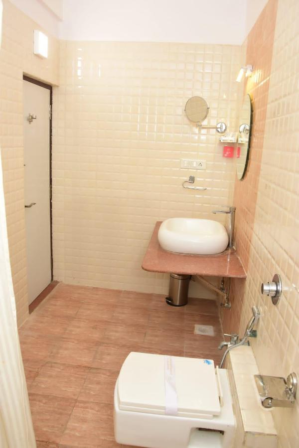 Hotel Shiv International Bhachau Extérieur photo